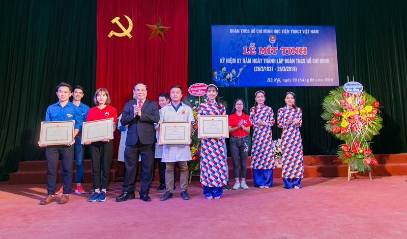 Đoàn[-]Thanh[-]niên[-]Học[-]viện[-]Y[-]Dược[-]học[-]cổ[-]truyền:[-]Phát[-]huy[-]tinh[-]thần[-]xung[-]kích[-]của[-]tuổi[-]trẻ