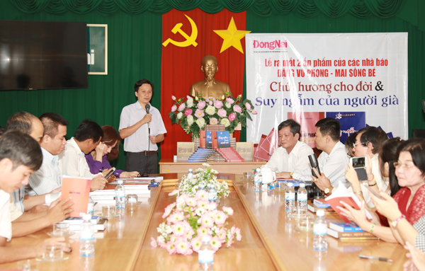Báo[-]Đồng[-]Nai[-]giới[-]thiệu[-]2[-]ấn[-]phẩm[-]nhân[-]dịp[-]21/6