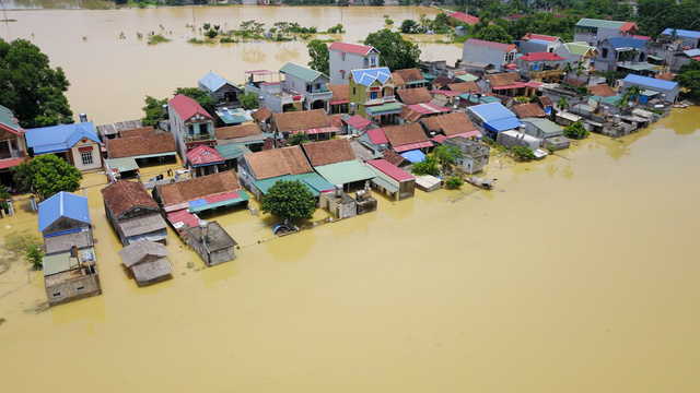 Nước[-]ngập[-]mênh[-]mông[-]ở[-]ngoại[-]thành[-]Hà[-]Nội