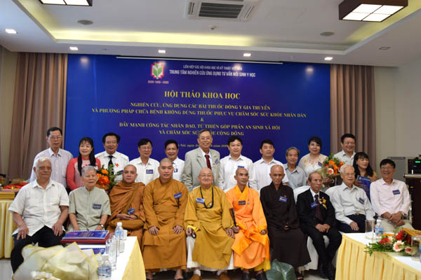 Chia[-]sẻ[-]kinh[-]nghiệm[-]nghiên[-]cứu,[-]ứng[-]dụng[-]các[-]bài[-]thuốc[-]Đông[-]y[-]gia[-]truyền[-]phục[-]vụ[-]chăm[-]sóc[-]sức[-]khỏe[-]nhân[-]dân[-]