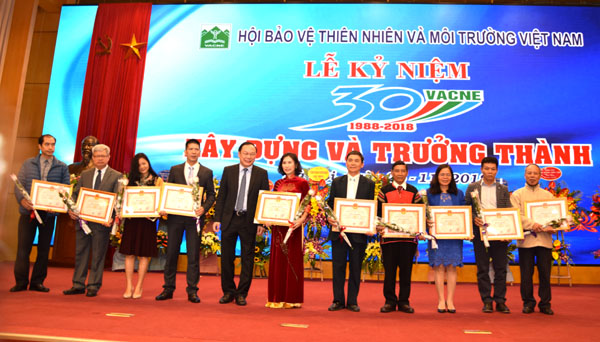 Phó[-]Thủ[-]tướng[-]chính[-]phủ[-]gửi[-]lẵng[-]hoa[-]chúc[-]mừng[-]Đại[-]hội[-]lần[-]thứ[-]VII[-]Hội[-]Bảo[-]vệ[-]Thiên[-]nhiên[-]và[-]Môi[-]trường[-]Việt[-]Nam