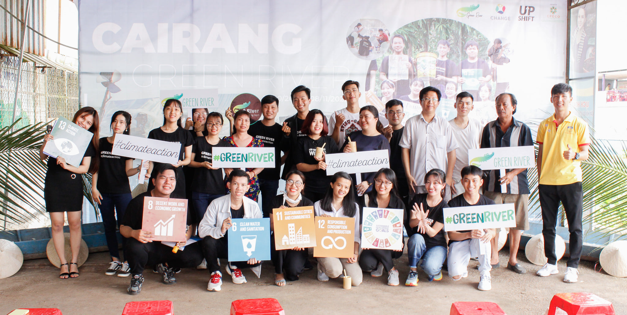 Ra[-]mắt[-]máy[-]thu[-]gom[-]rác[-]và[-]đặt[-]thùng[-]rác[-]tái[-]chế[-]tại[-]chợ[-]nổi[-]Cái[-]Răng,[-]TP.[-]Cần[-]Thơ