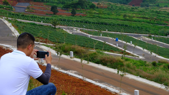 Không[-]thể[-]tưởng[-]tượng:[-]Cả[-]một[-]đô[-]thị[-]nghỉ[-]dưỡng...[-]lậu[-]giữa[-]rừng