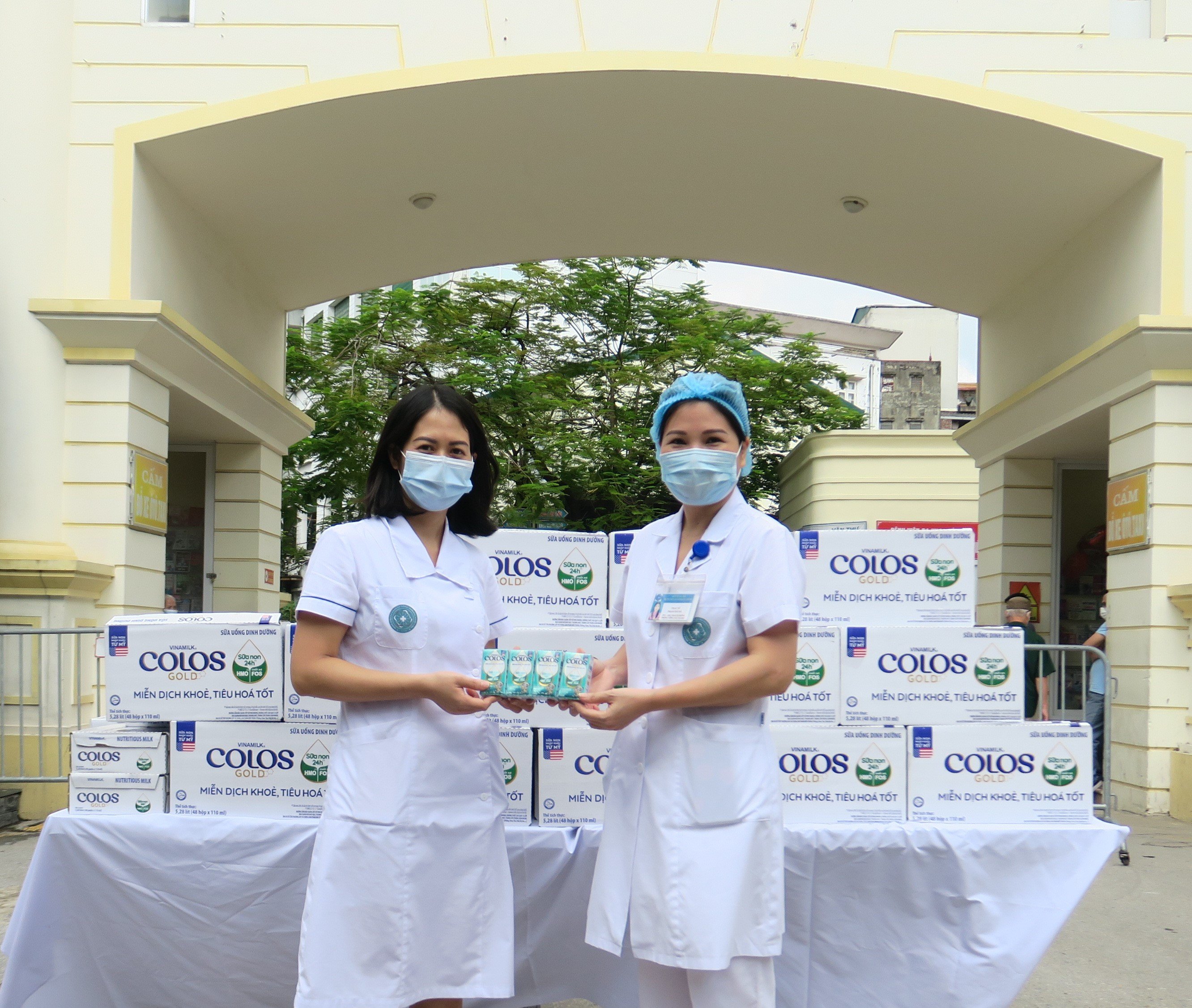 Vinamilk[-]trao[-]tặng[-]50.000[-]sản[-]phẩm[-]dinh[-]dưỡng[-]cho[-]con[-]em[-]của[-]y[-]bác[-]sĩ[-]tuyến[-]đầu