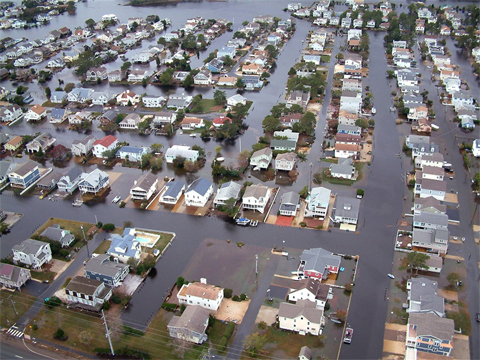 Homes[-]in[-]Fenwick[-]Island,[-]Del.,[-]are[-]surrounded[-]by[-]floodwaters[-]from[-]superstorm[-]Sandy[-]on[-]Tuesday,[-]Oct.[-]30,[-]2012.[-]Officials[-]said[-]Fenwick[-]Island[-]and[-]nearby[-]Bethany[-]Beach[-]appeared[-]to[-]be[-]among[-]the[-]hardest-hit[-]parts[-]of[-]the[-]state.[-]Ảnh:[-]AP