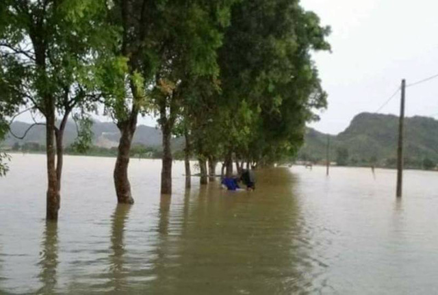 Thanh[-]Hóa:[-]700[-]phạm[-]nhân[-]bị[-]cô[-]lập[-]do[-]nước[-]lũ
