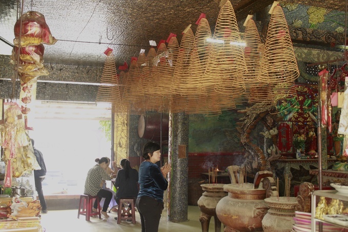 Miếu[-]Nổi[-]-[-]địa[-]chỉ[-]tạ[-]lễ,[-]cầu[-]duyên[-]cuối[-]năm[-]của[-]người[-]Sài[-]Gòn