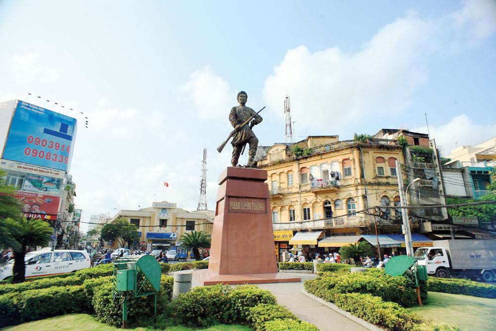 Tượng[-]đài[-]và[-]linh[-]hồn[-]đô[-]thị