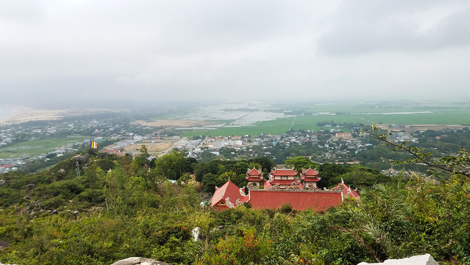 Tượng[-]Phật[-]ngồi[-]lớn[-]nhất[-]Đông[-]Nam[-]Á[-]ở[-]Bình[-]Định