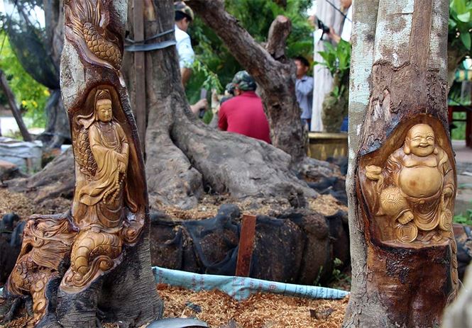 Tượng[-]Phật[-]Di[-]Lặc[-]hiện[-]hình[-]trên[-]cây[-]khế[-]già