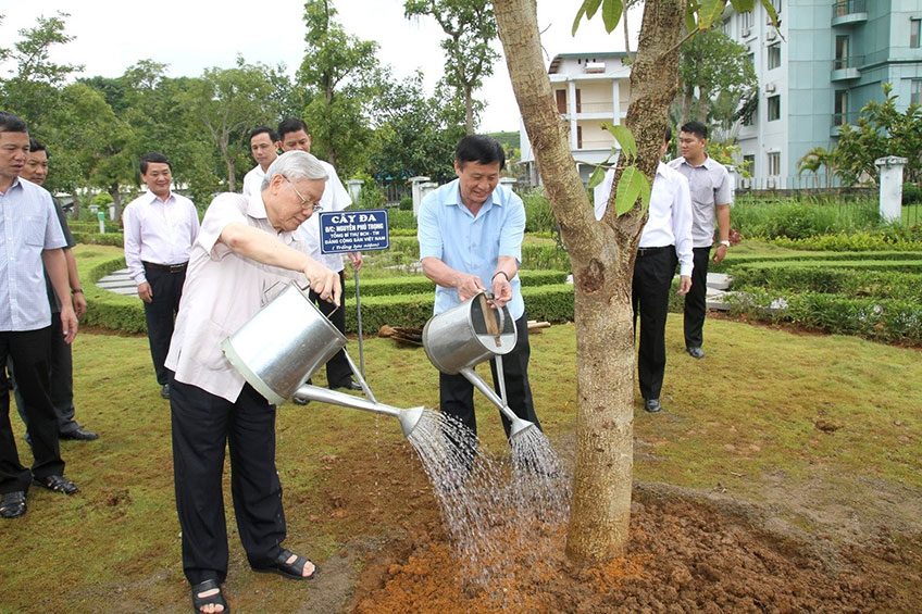 Tổng[-]Bí[-]thư[-]Nguyễn[-]Phú[-]Trọng[-]luôn[-]đề[-]cao[-]công[-]tác[-]bảo[-]vệ[-]môi[-]trường[-]cho[-]thế[-]hệ[-]mai[-]sau