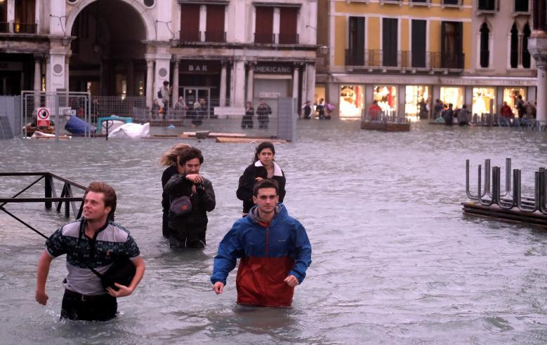 Venice[-]ngập[-]úng[-]bất[-]thường,[-]nghiêm[-]trọng[-]nhất[-]thập[-]kỷ