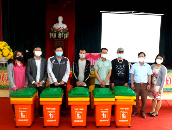 Chung[-]tay[-]kiểm[-]soát[-]rác[-]thải[-]nhựa[-]ra[-]biển