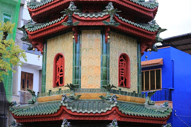 Cận[-]cảnh[-]ngôi[-]chùa[-]có[-]tháp[-]bằng[-]gốm[-]cao[-]nhất[-]Việt[-]Nam