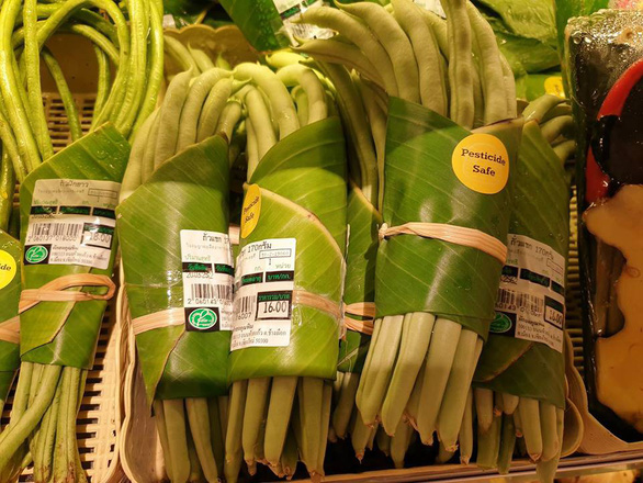 Siêu[-]thị[-]Thái[-]Lan[-]dùng[-]lá[-]chuối[-]gói[-]thực[-]phẩm