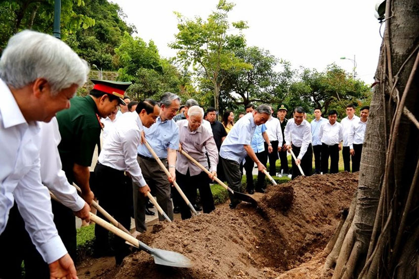 Tổng[-]Bí[-]thư[-]Nguyễn[-]Phú[-]Trọng[-]luôn[-]đề[-]cao[-]công[-]tác[-]bảo[-]vệ[-]môi[-]trường[-]cho[-]thế[-]hệ[-]mai[-]sau