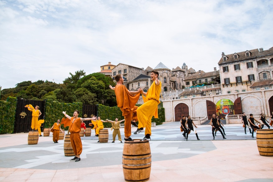 Vũ[-]hội[-]Ánh[-]Dương[-]-[-]bữa[-]tiệc[-]thời[-]trang[-]hoành[-]tráng[-]trên[-]đỉnh[-]Bà[-]Nà
