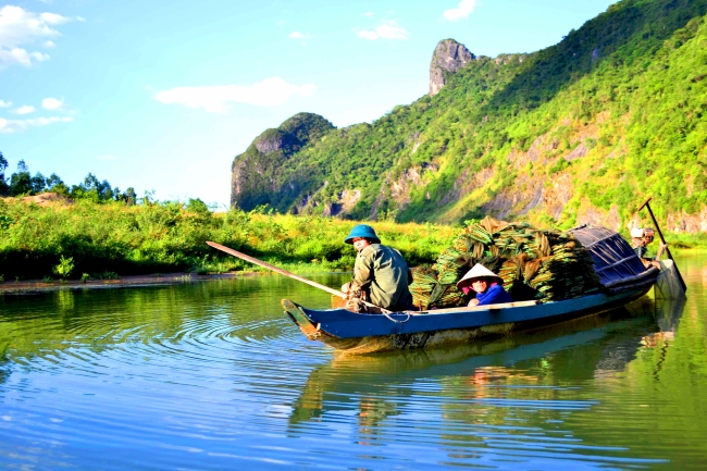 Có[-]một[-]dòng[-]sông[-]được[-]sinh[-]tồn