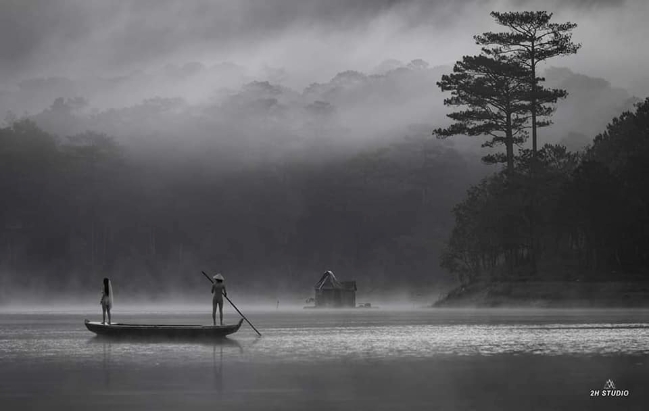 Ý[-]kiến[-]trái[-]chiều[-]về[-]bộ[-]ảnh[-]nude[-]100%[-]ở[-]Đà[-]Lạt