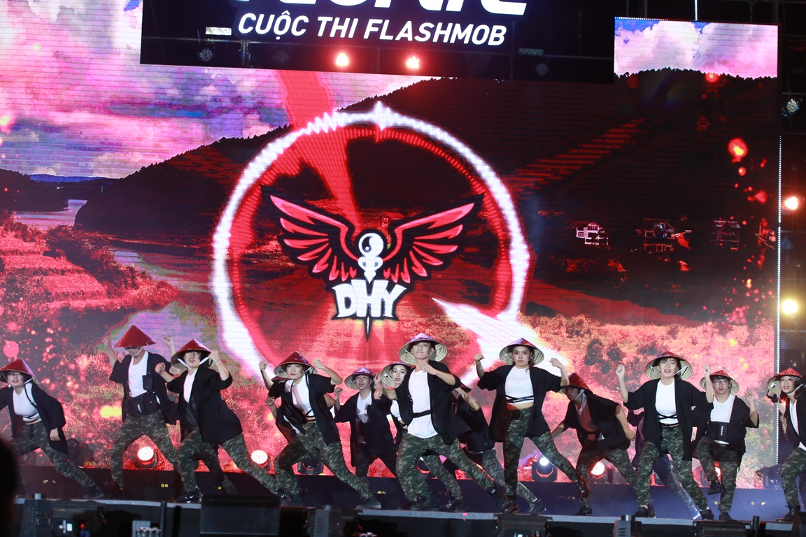 Sun[-]World[-]Danang[-]Wonders[-]“bùng[-]cháy”[-]trong[-]đêm[-]Chung[-]kết[-]Flashmob[-]2019[-][-]“Sóng[-]tuổi[-]trẻ”