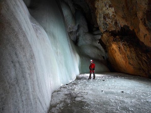 ice-cave-slovenia-57273-600x450-jpg-1347