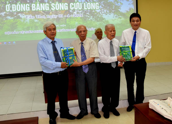 Hội[-]thảo[-]Bảo[-]tồn[-]và[-]phát[-]huy[-]giá[-]trị[-]Cây[-]Di[-]sản[-]Việt[-]Nam[-]ở[-]Đồng[-]bằng[-]sông[-]Cửu[-]Long