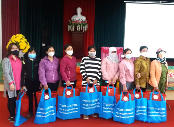 Chung[-]tay[-]kiểm[-]soát[-]rác[-]thải[-]nhựa[-]ra[-]biển