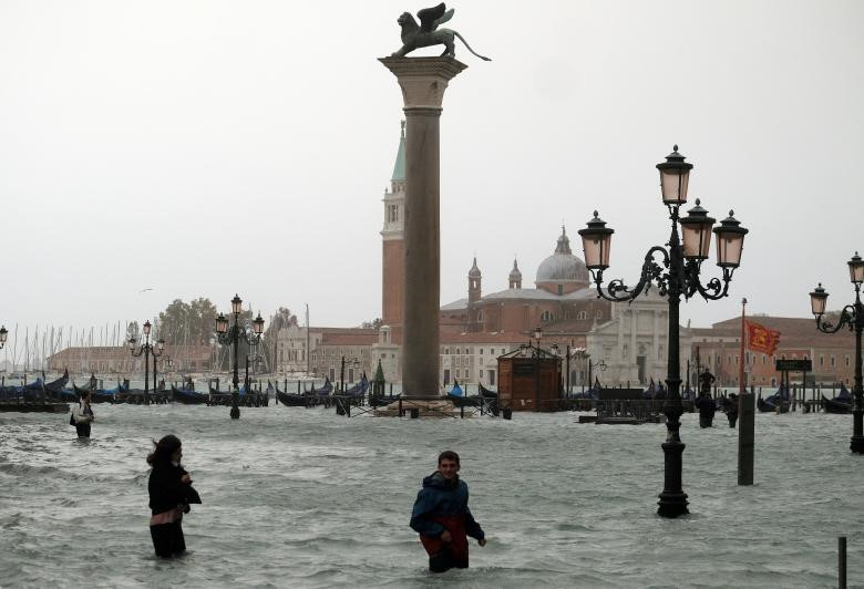 Venice[-]ngập[-]úng[-]bất[-]thường,[-]nghiêm[-]trọng[-]nhất[-]thập[-]kỷ