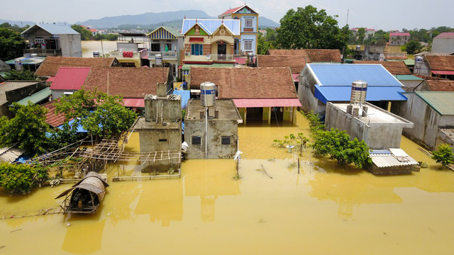 Nước[-]ngập[-]mênh[-]mông[-]ở[-]ngoại[-]thành[-]Hà[-]Nội