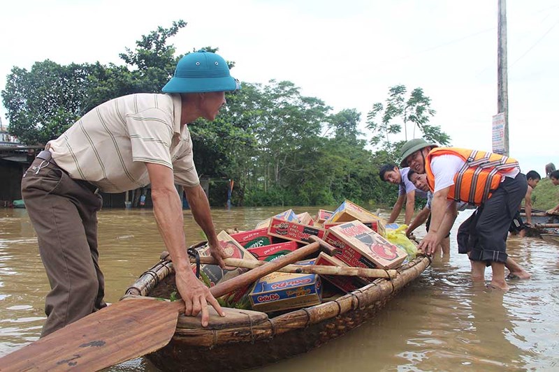 Tình[-]người[-]trong[-]cơn[-]lũ[-]dữ[-]ở[-]Thanh[-]Hóa