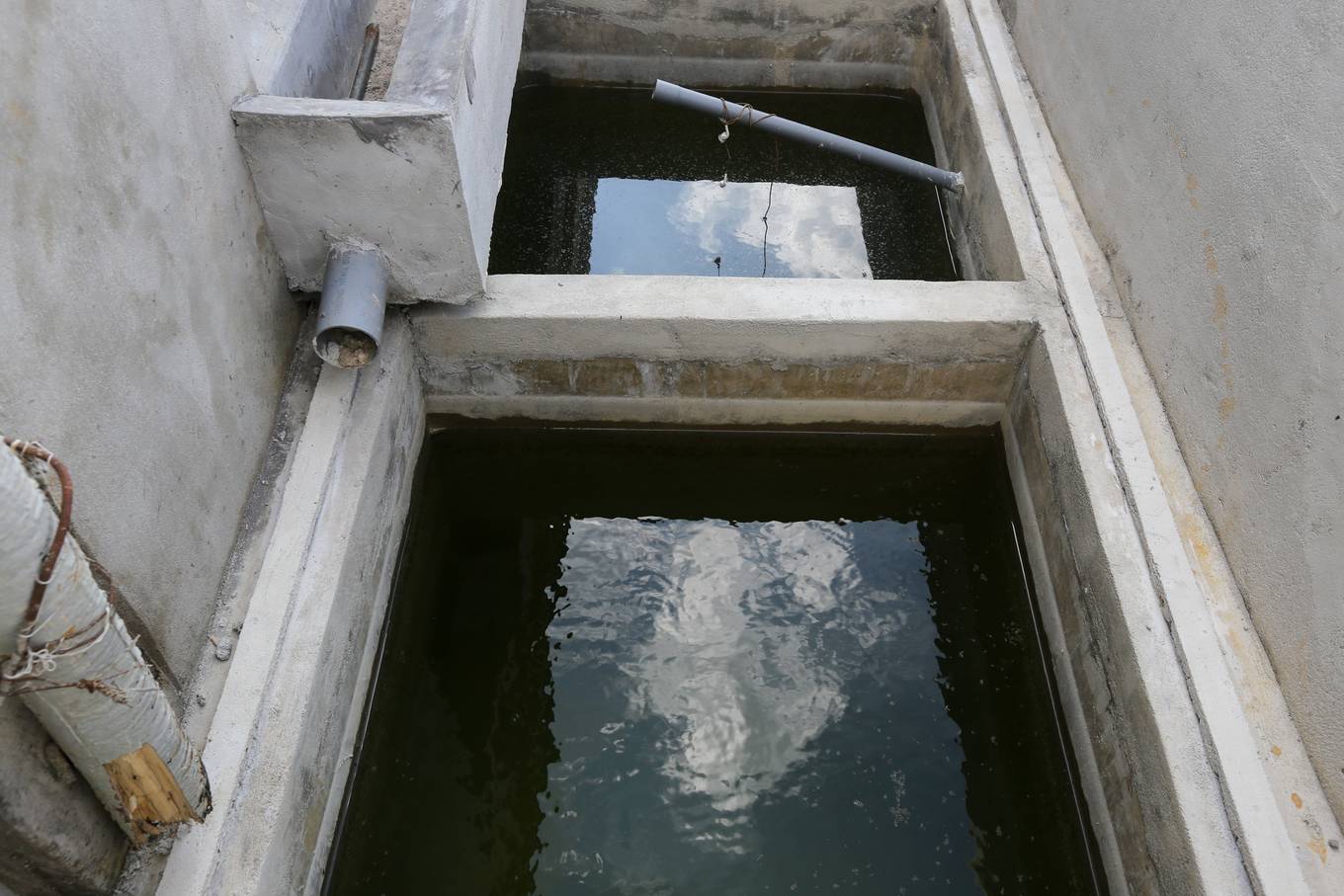 Trại[-]heo[-]“khủng"[-]xây[-]trái[-]phép[-]cạnh[-]hồ[-]Trị[-]An[-]nhìn[-]từ[-]trên[-]cao