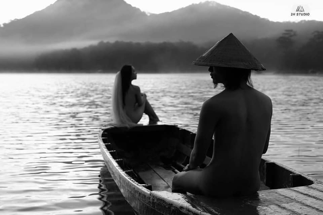 Ý[-]kiến[-]trái[-]chiều[-]về[-]bộ[-]ảnh[-]nude[-]100%[-]ở[-]Đà[-]Lạt