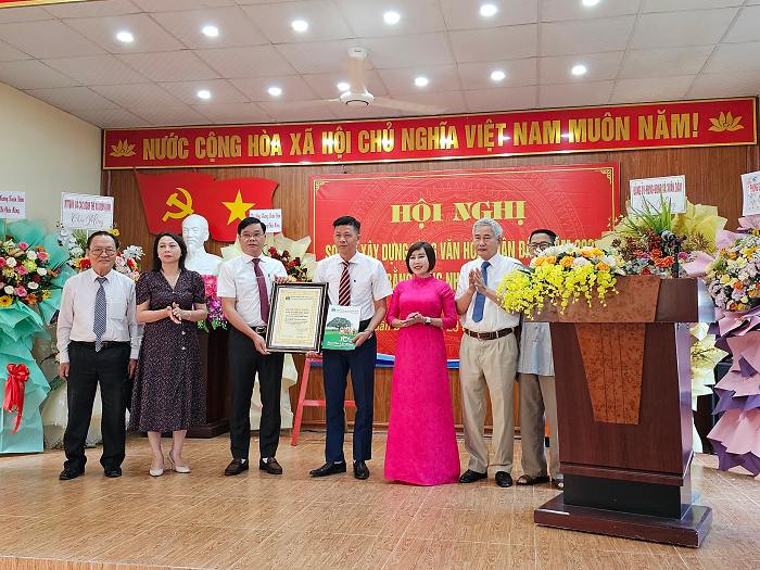 CÂY[-]DI[-]SẢN[-]VIỆT[-]NAM:[-]2[-]cây[-]bàng[-]cổ[-]thụ[-]ở[-]Hải[-]Phòng[-]được[-]công[-]nhận[-]Cây[-]Di[-]sản[-]Việt[-]Nam