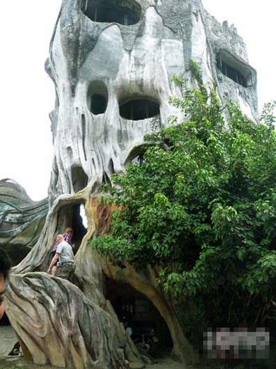 Biệt[-]thự[-]Đà[-]Lạt[-]lên[-]báo[-]Anh