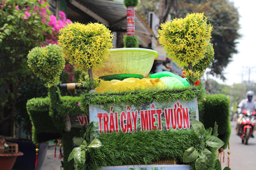 Xe[-]bán[-]trái[-]cây[-]‘độc[-]nhất[-]vô[-]nhị'[-]giữa[-]Sài[-]Gòn