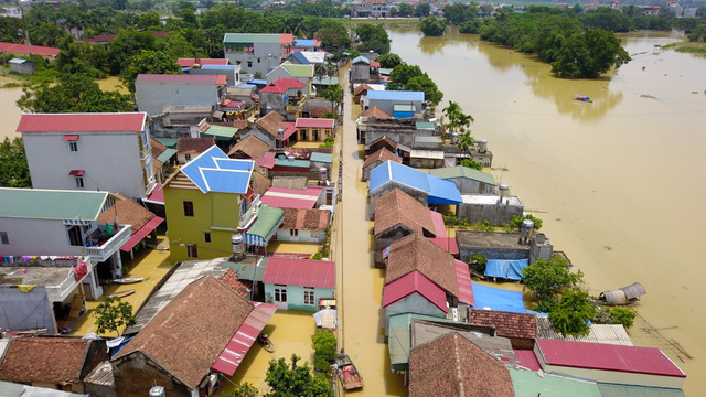 Nước[-]ngập[-]mênh[-]mông[-]ở[-]ngoại[-]thành[-]Hà[-]Nội