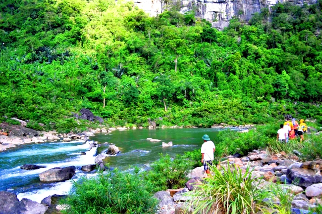 Có[-]một[-]dòng[-]sông[-]được[-]sinh[-]tồn