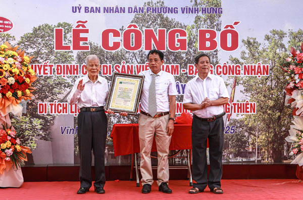 Thêm[-]ba[-]cây[-]cổ[-]thụ[-]của[-]Thủ[-]đô[-]Hà[-]Nội[-]được[-]vinh[-]danh[-]Cây[-]Di[-]sản[-]Việt[-]Nam
