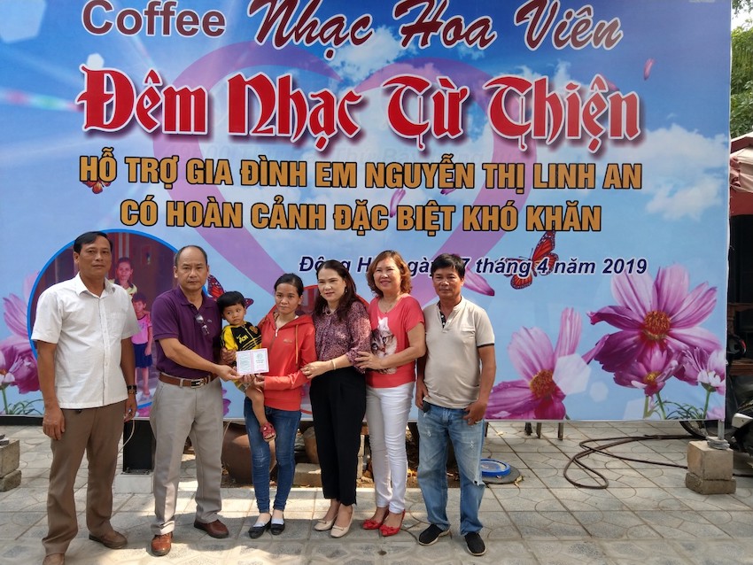 Ấm[-]lòng[-]đêm[-]nhạc[-]cà[-]phê[-]từ[-]thiện