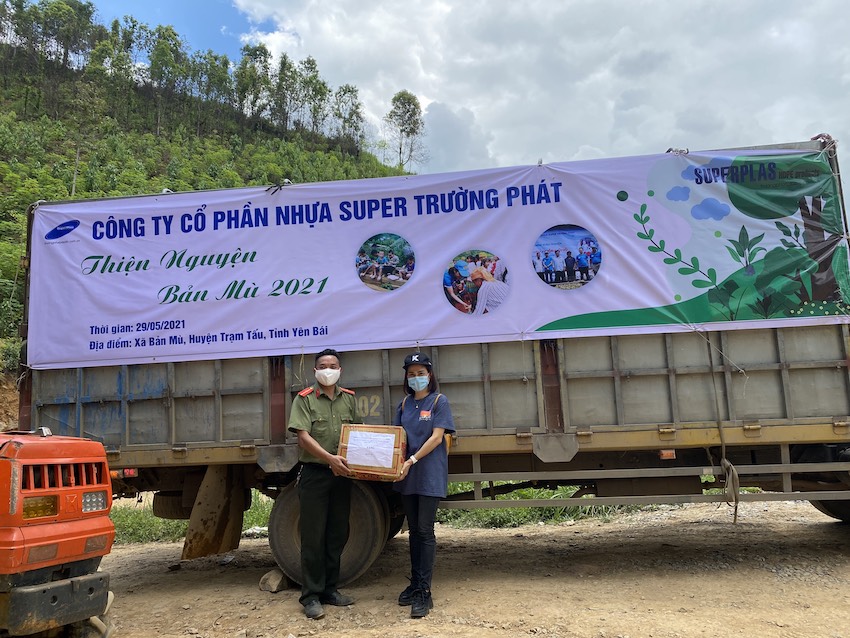 Nhựa[-]Super[-]Trường[-]Phát[-]mang[-]ống[-]nước[-]HDPE[-]về[-]Bản[-]Mù