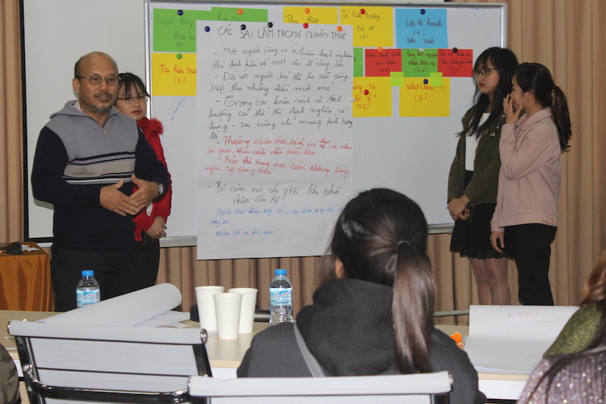 Sinh[-]viên[-]báo[-]chí[-]tạo[-]hoạt[-]độngi[-]cho[-]phóng[-]viên[-]chuyên[-]nghiệp