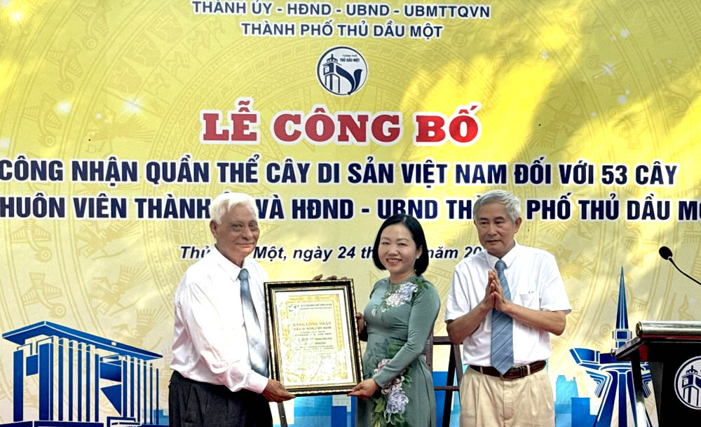 Các[-]cấp[-]chính[-]quyền[-]và[-]đoàn[-]thể,[-]cộng[-]đồng[-]nhân[-]dân[-]chung[-]tay[-]trồng,[-]chăm[-]sóc[-]và[-]bảo[-]vệ[-]cây[-]xanh,[-]góp[-]phần[-]bảo[-]tồn[-]đa[-]dạng[-]sinh[-]học,[-]bảo[-]vệ[-]môi[-]trường