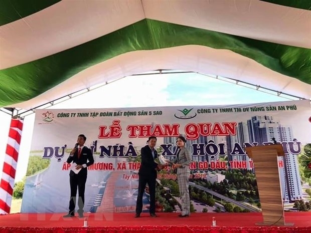 Tập[-]đoàn[-]Bất[-]động[-]sản[-]5[-]sao[-]và[-]Công[-]ty[-]Bất[-]động[-]sản[-]Đất[-]Phương[-]Nam[-]đến[-]Tây[-]Ninh[-]bán[-]dự[-]án[-]"ma"