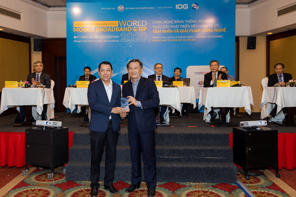 [-]MobiFone[-]đoạt[-]giải[-]nhà[-]mạng[-]di[-]động[-]có[-]dịch[-]vụ[-]chăm[-]sóc[-]khách[-]hàng[-]tốt[-]nhất