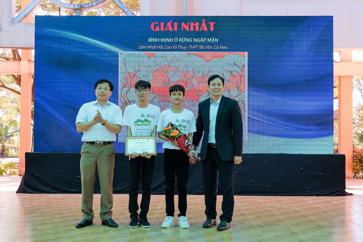 Tác[-]phẩm[-]“Bình[-]minh[-]ở[-]rừng[-]ngập[-]mặn”[-]đạt[-]giải[-]nhất[-]cuộc[-]thi[-]vẽ[-]tranh[-]“Rừng[-]ngập[-]mặn[-]bảo[-]vệ[-]cuộc[-]sống,[-]giảm[-]thiểu[-]tác[-]động[-]của[-]biến[-]đổi[-]khí[-]hậu”