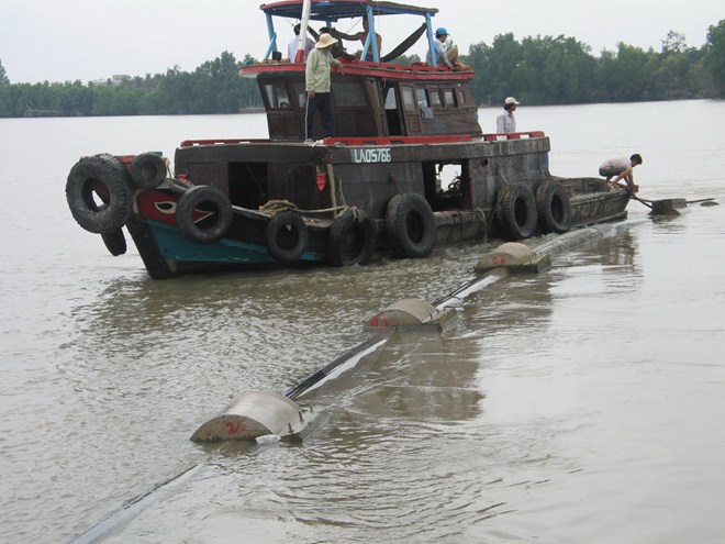 Tiền[-]Giang:[-]Thi[-]công[-]các[-]tuyến[-]đường[-]ống[-]cấp[-]nước[-]sinh[-]hoạt[-]vùng[-]ven[-]biển[-]khó[-]khăn[-]