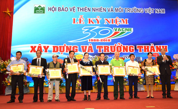 Hội[-]BVTN&MT[-]Việt[-]Nam[-]được[-]tặng[-]Cờ[-]thi[-]đua[-]xuất[-]sắc[-]năm[-]2018