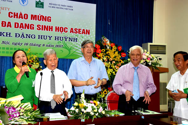 Giới[-]khoa[-]học[-]tổ[-]chức[-]Lễ[-]chào[-]mừng[-]Anh[-]hùng[-]Đa[-]dạng[-]sinh[-]học[-]ASEAN