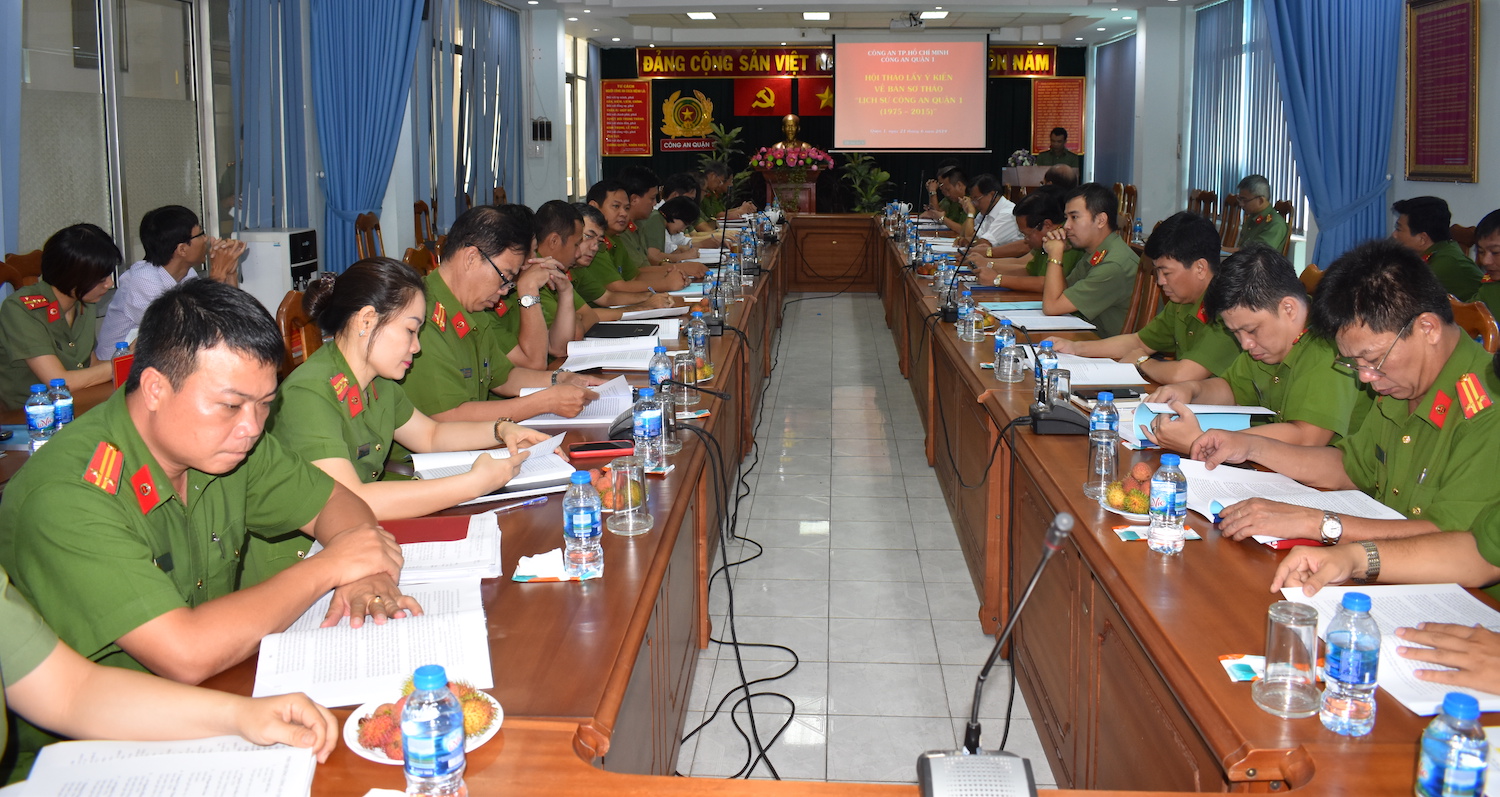 Hội[-]thảo[-]về[-]công[-]trình[-]"Lịch[-]sử[-]Công[-]an[-]quận[-]1[-](1975-2015)"
