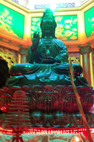 An[-]vị[-]tượng[-]Phật[-]bà[-]Quan[-]âm[-]bằng[-]ngọc[-]lớn[-]nhất[-]Việt[-]Nam